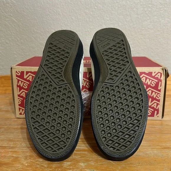Vans Gilbert Crockett Antique white black men’s size 6.5